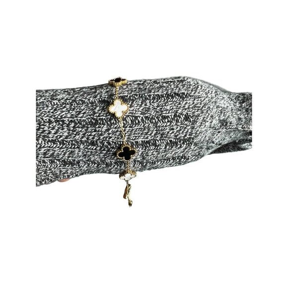 WOMENS PLATED GOLD BLACK/ WHITE CLOVER IRISH SHAMROCK STAINLESS STEEL BRACELET, - Picture 4 of 4